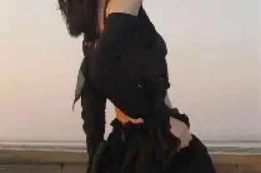刘晓庆被指耍大牌现身河南万岁山和王婆同台全场冷脸拒讲话