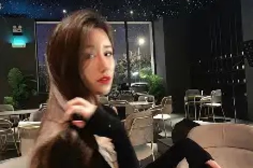 女游客划龙舟被颠翻外衣滑落表情销魂身份曝光鼓手爆料更多