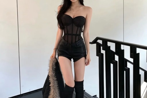 曝二字功夫巨星老婆出轨自家里偷情被老公抓奸成龙吴京被猜测